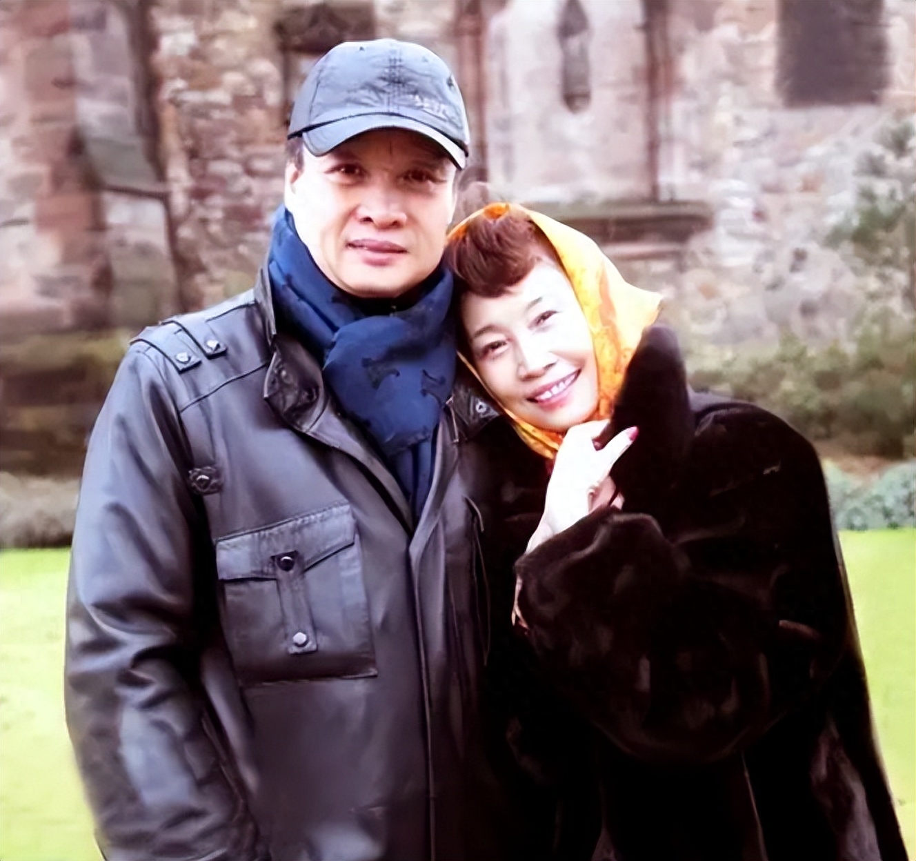 66岁阎维文:穿“天价”衣服,开班“圈钱”,评论区“已沦陷”