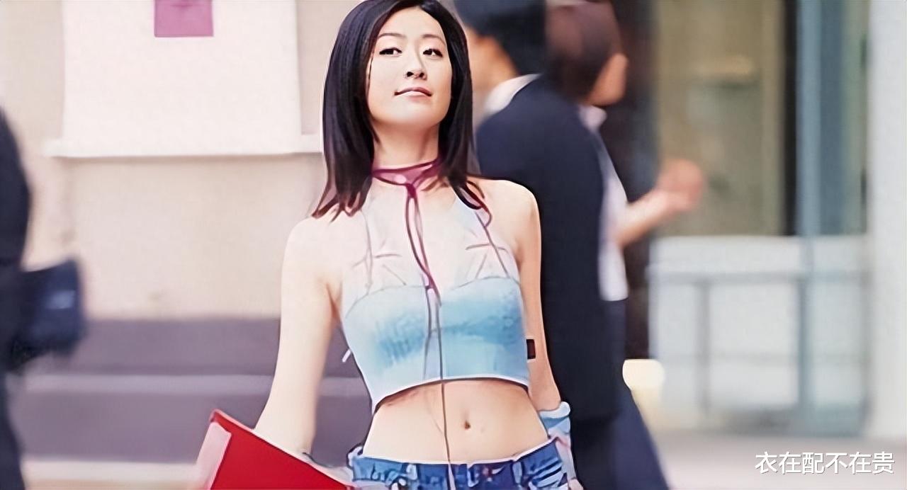周星驰亲自认可的第一任“星女郎”,美貌不输当年,为何没戏可拍