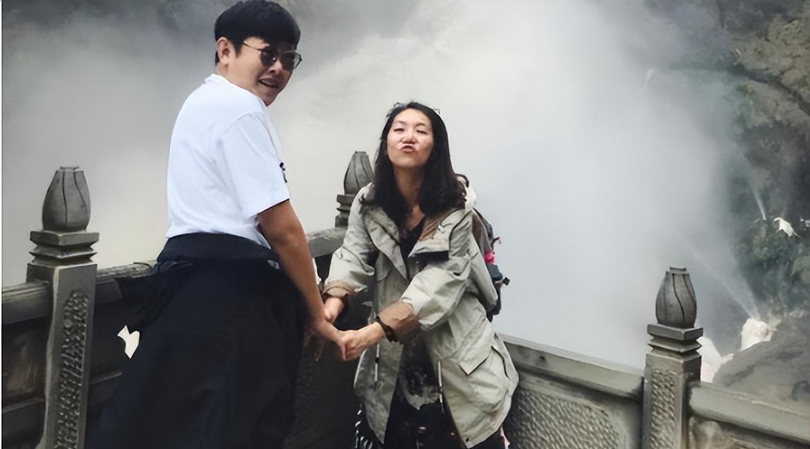 演员侯祥：9岁停止发育，38岁身高不到1米6，和妻子同框像极母子