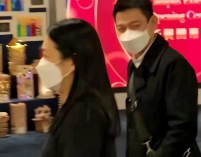 苗侨伟|7位港圈男神的妻子,苗侨伟妻子素颜自然,吕良伟夫妻像同龄人