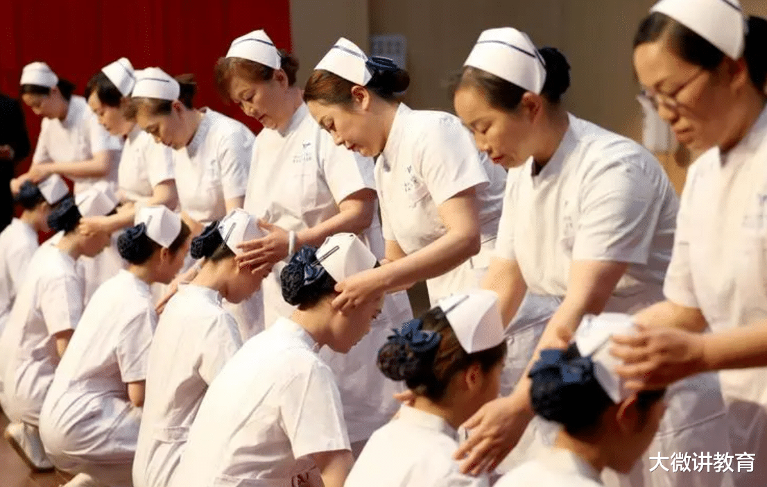 护士|“遇见护士和幼师赶紧跑”,职业歧视却被捧:有理有据,很充分