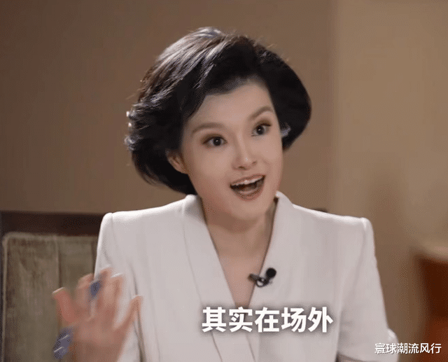 央视美女主播邹韵采访叙利亚总统!穿西装谈吐优雅不输董卿,超牛