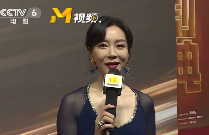 当61岁张凯丽和55岁周涛站在一起，我才明白什么叫气质和骨相