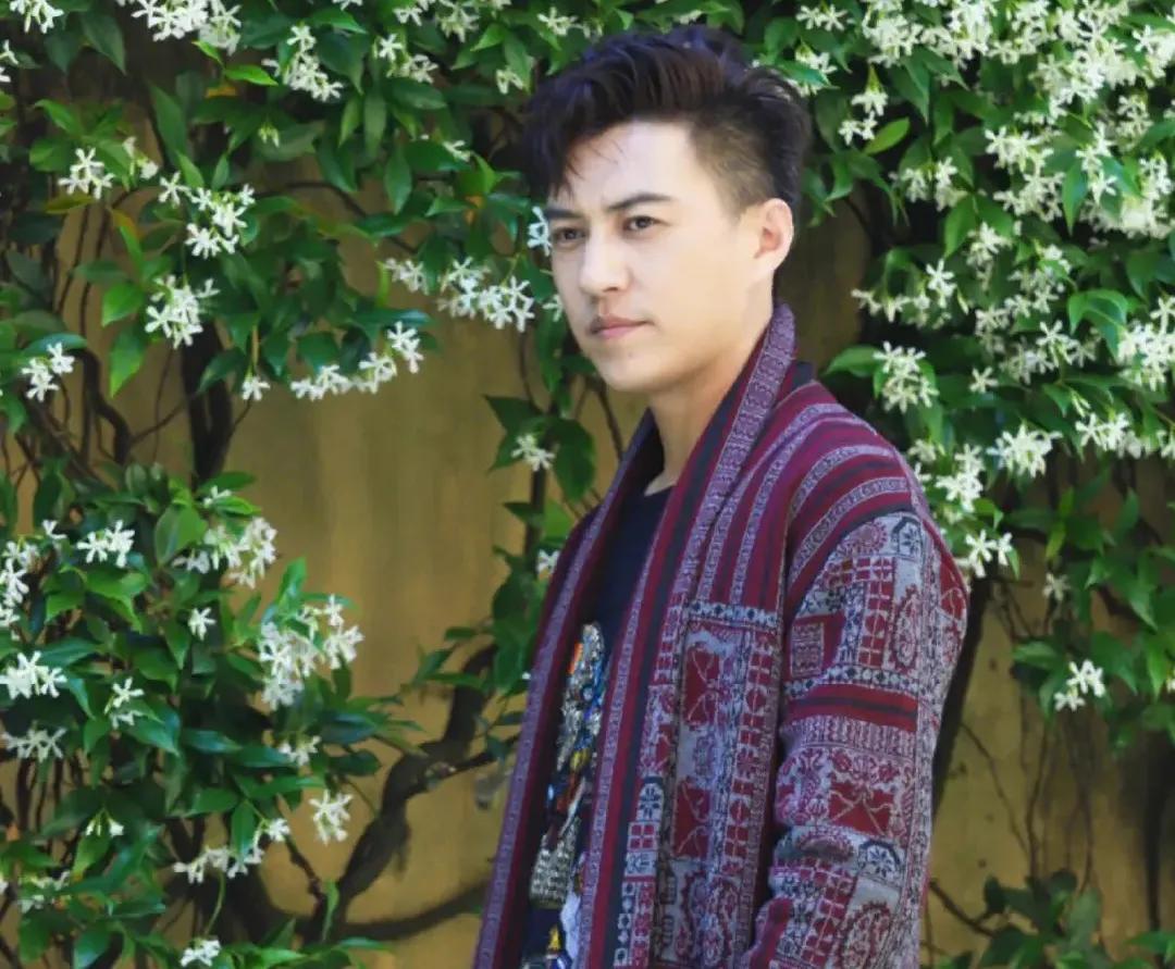 人到中年帅翻天的男星，我只服这6位，年轻时一般，快40岁才变帅