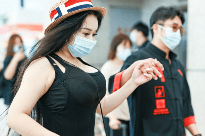 冉莹颖|胸炸开了,脸塑料了,国民媳妇出啥事了?