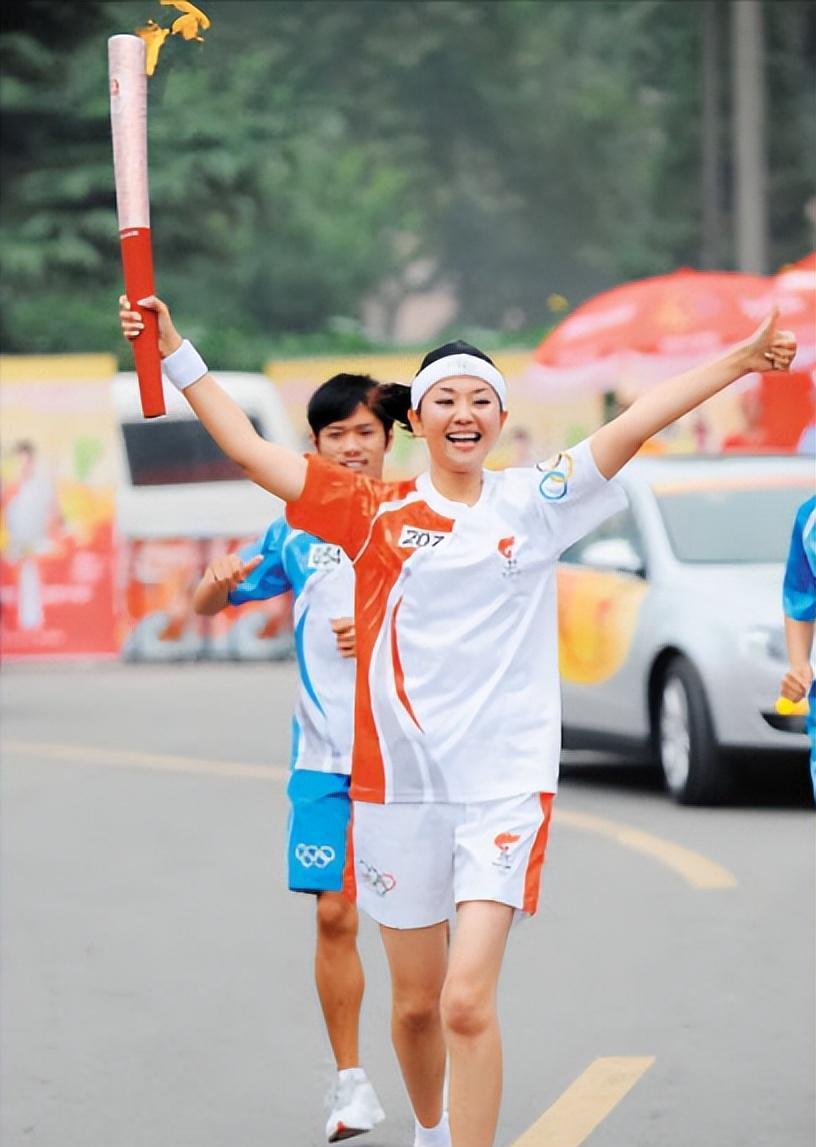 事实证明，央视“一姐”方琼的消失，是整个主持界的悲哀和损失！