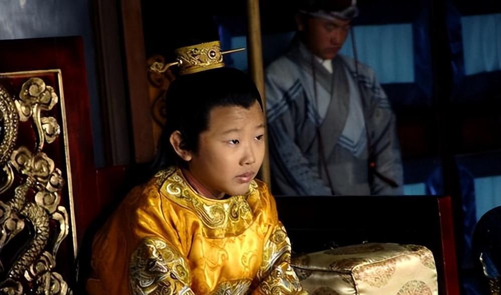 演员侯祥：9岁停止发育，38岁身高不到1米6，和妻子同框像极母子