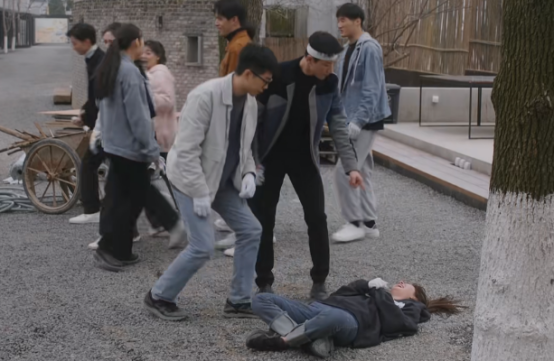 后浪|央视看好的《后浪》遭网友举报,剧情三观不正,要求广电赶紧下架