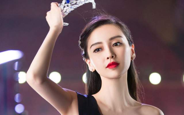 Angelababy否认恋情绯闻,承认自己目前仍是单身,专心致志搞事业