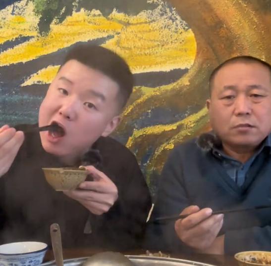 |网红“刘英杰”成吃播模范,网友:他重新定义了赚钱的意义