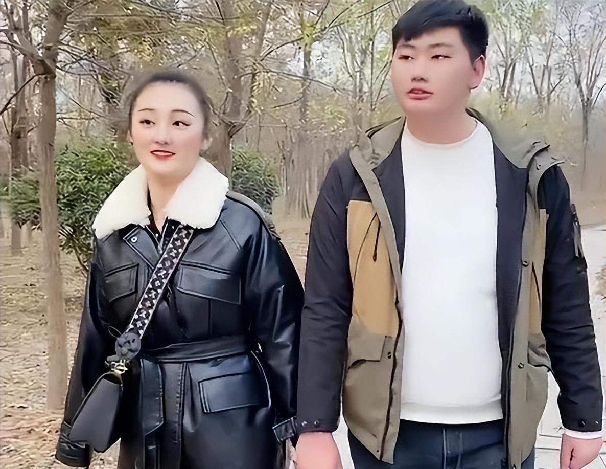 离婚仅一年多,朱之文的儿子朱小伟和陈亚男,过上了截然不同的人生