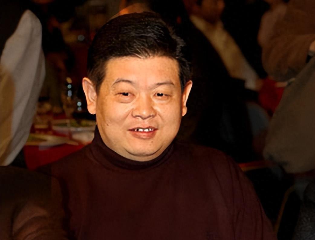 冯小刚主持葬礼，张国立痛念悼词，他的逝世，让半个娱乐圈都在哭泣