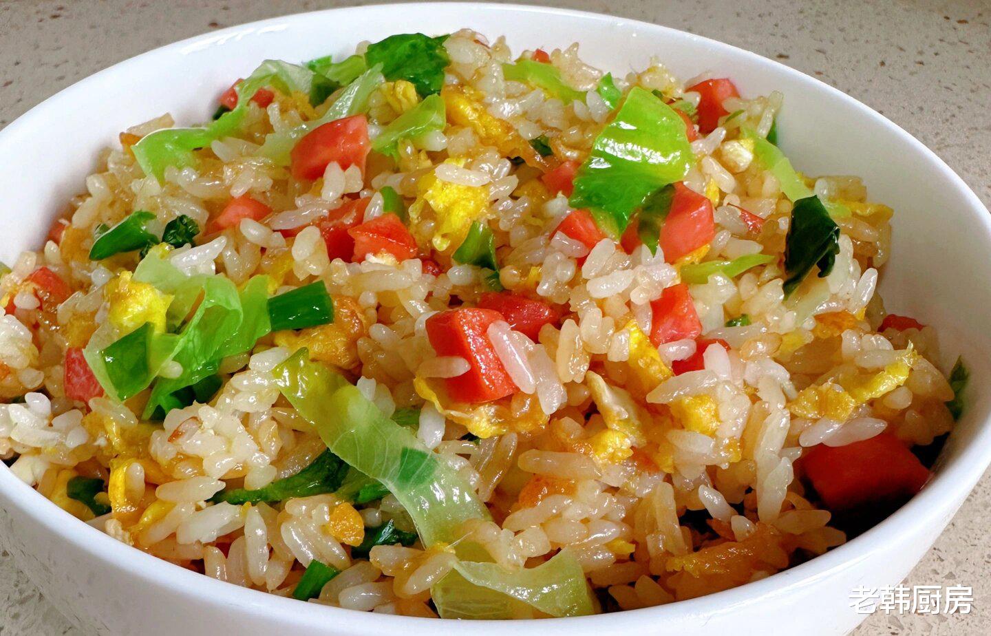 生菜|这样的蛋炒饭真的太爱啦、生菜丝清脆又解腻,一口下去满嘴全是料