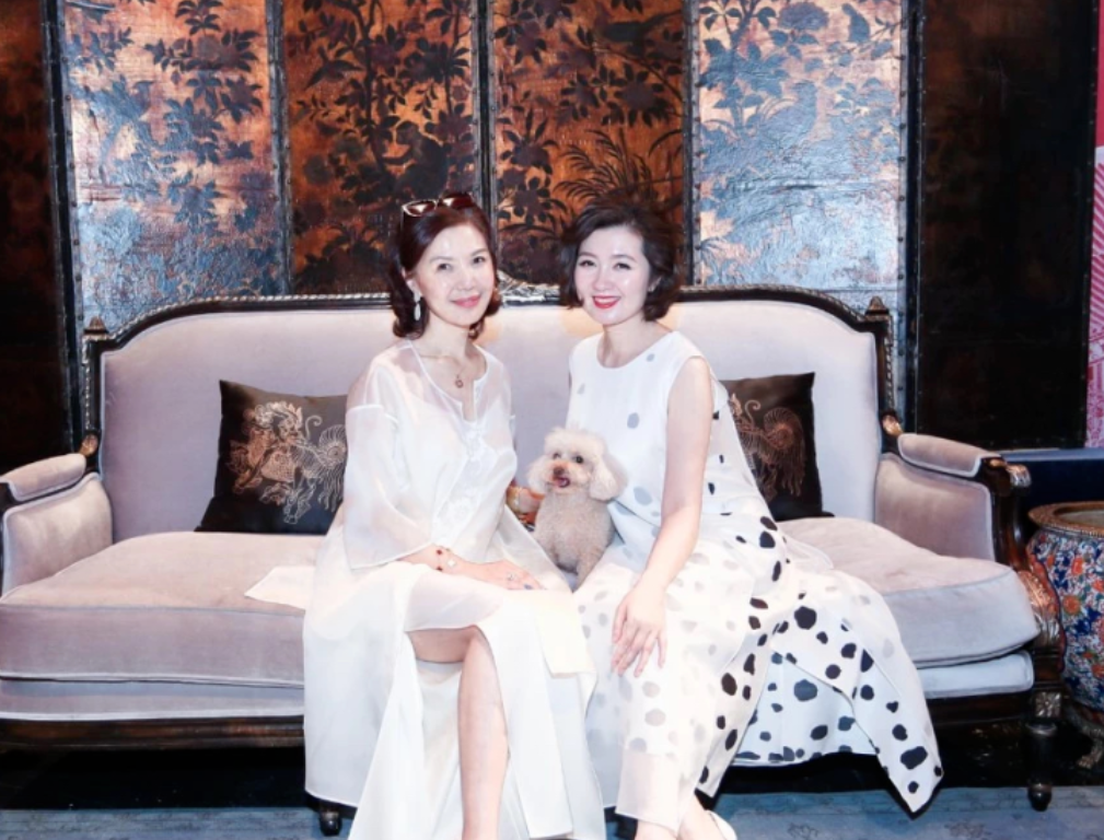 46岁主持人王静癌症去世,化疗后头发掉光,最后露面照曝光