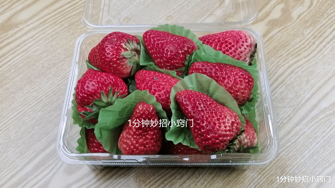 鸡胸肉|洗草莓有人用盐,也有人用面粉?其实都不对!教你更科学的做法