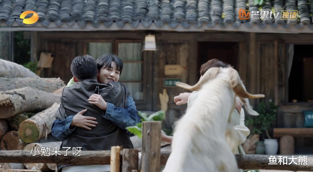 《向往》收官合照曝光,彭昱畅张子枫状态好,张艺兴肤色差成亮点