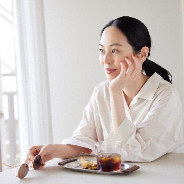 为什么有些女人上了年纪却不显老?活出无龄感,这10点很重要!