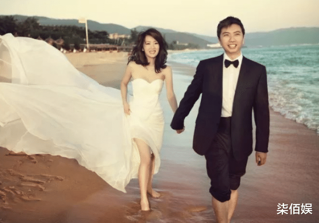 李连杰|李念孕期化浓妆戴一身珠宝，肚大如箩走路费劲，耻骨疼得难以入眠