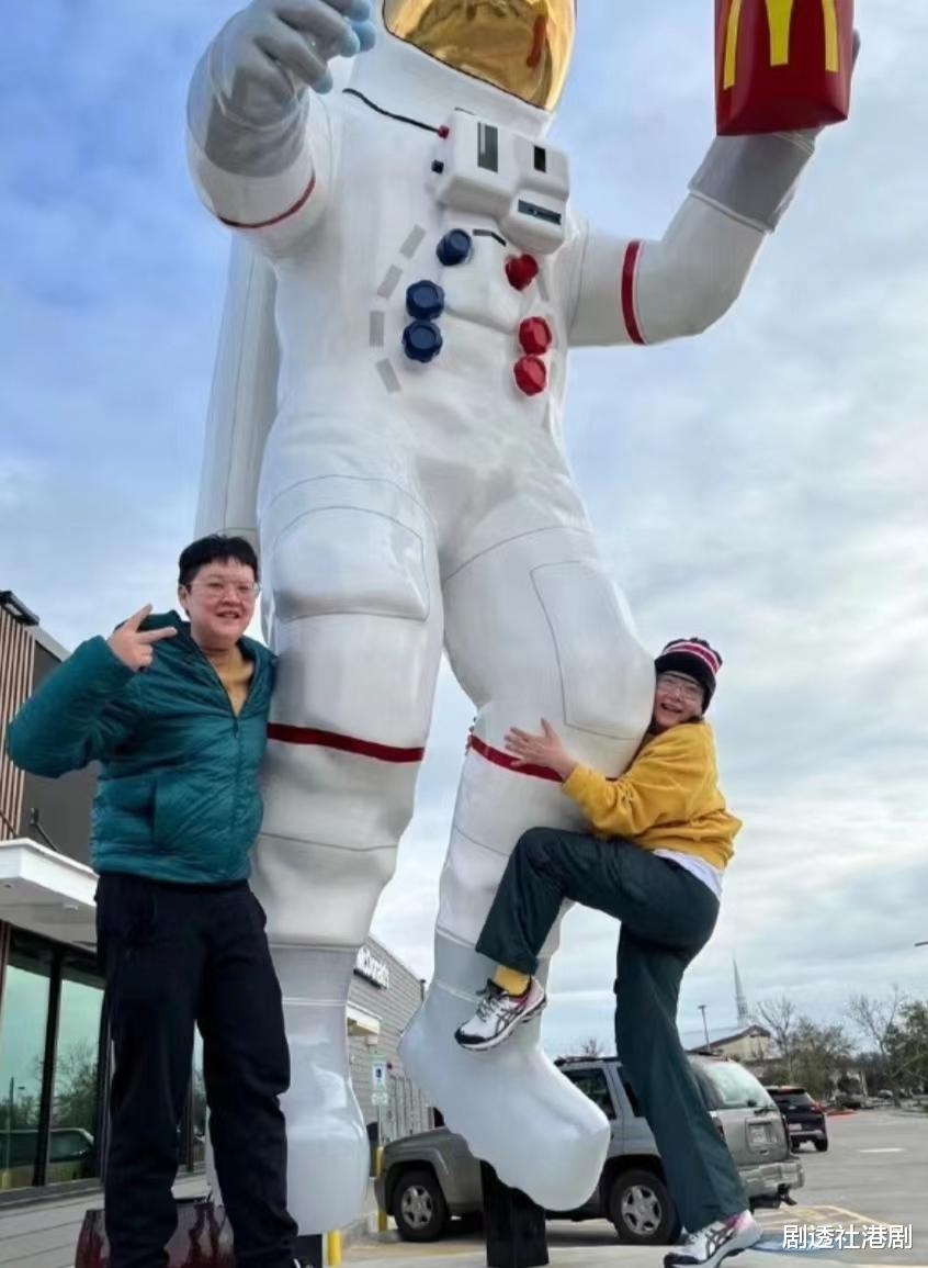 恬妞|罕晒母女合照！65岁港星经历2段婚姻今坚持单身，接受女儿是同性恋