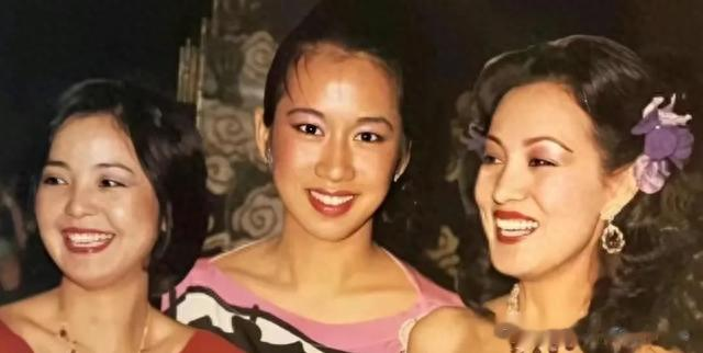 朱玲玲时隔10年跟前夫同框!最美港姐颜值依然吊打,儿媳比她幸运