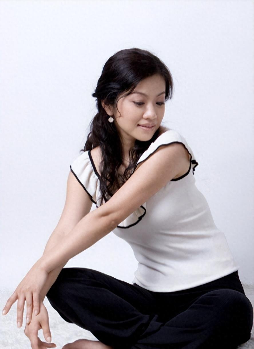 凤凰卫视当家花旦曾子墨：4年连生两个儿子，风光背后的艰辛