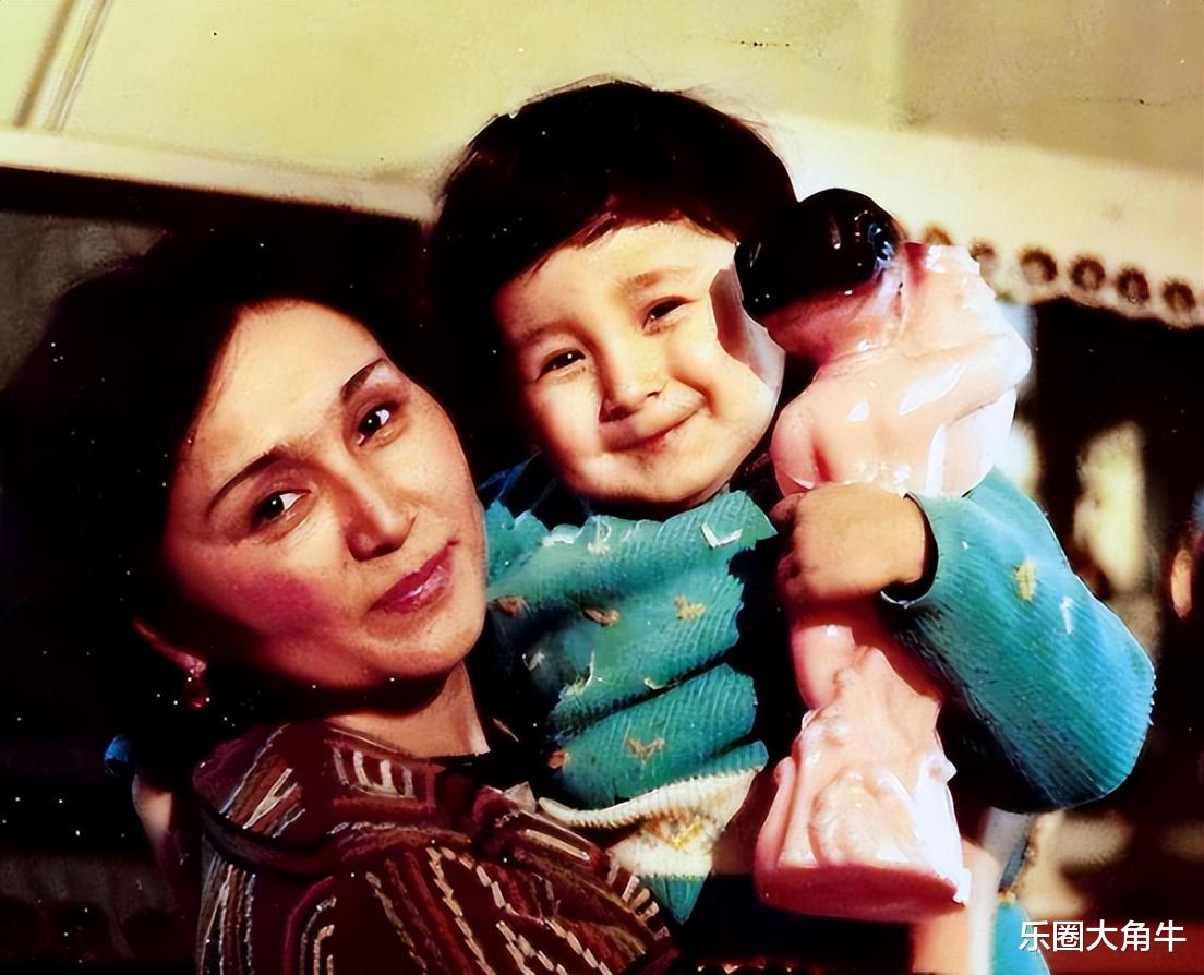 尼格买提：30岁娶帕夏古丽，结婚9年没生孩子，风光背后尽是泪水