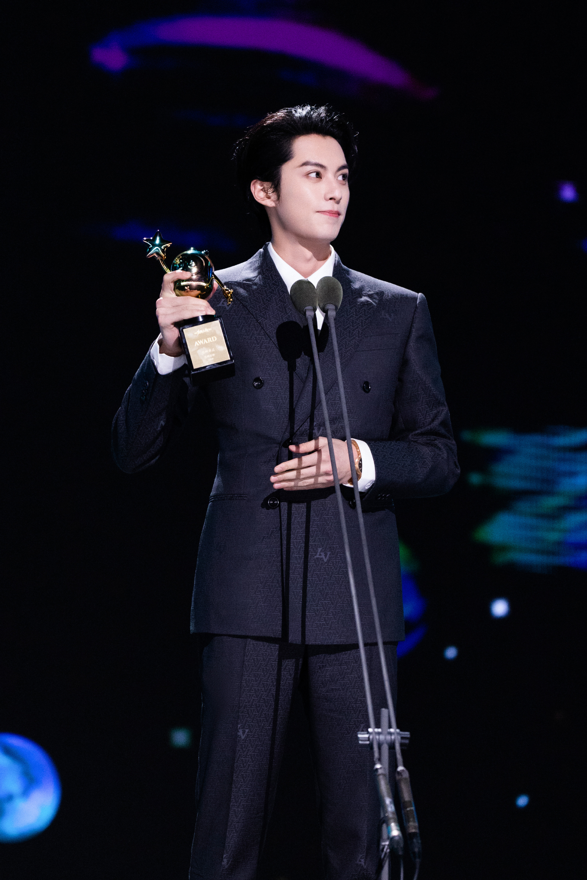 《狂飙》斩获7项大奖!杨幂于和伟拿下“尖叫之夜”重磅荣誉