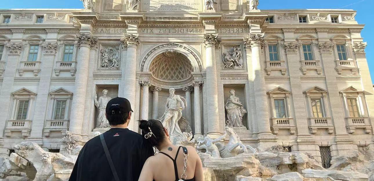 张伦硕带俩继女度假晒全家福,再次回应婚变传闻:为什么这么恨我们?