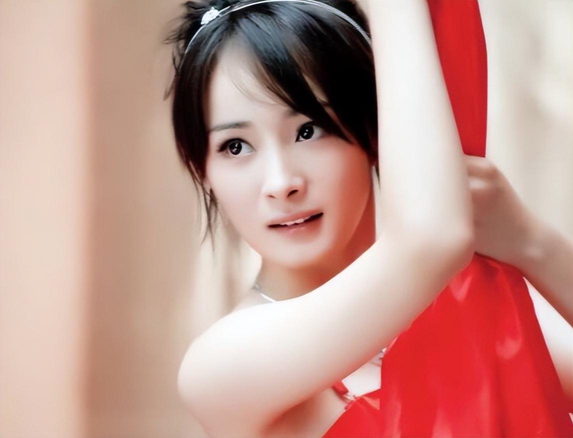 杨幂首先是杨幂，其次才是妈妈