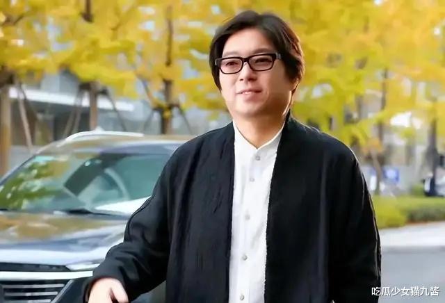 53岁高晓松暴瘦被质疑整容,剪短发瓜子脸似华晨宇,网友:想复出