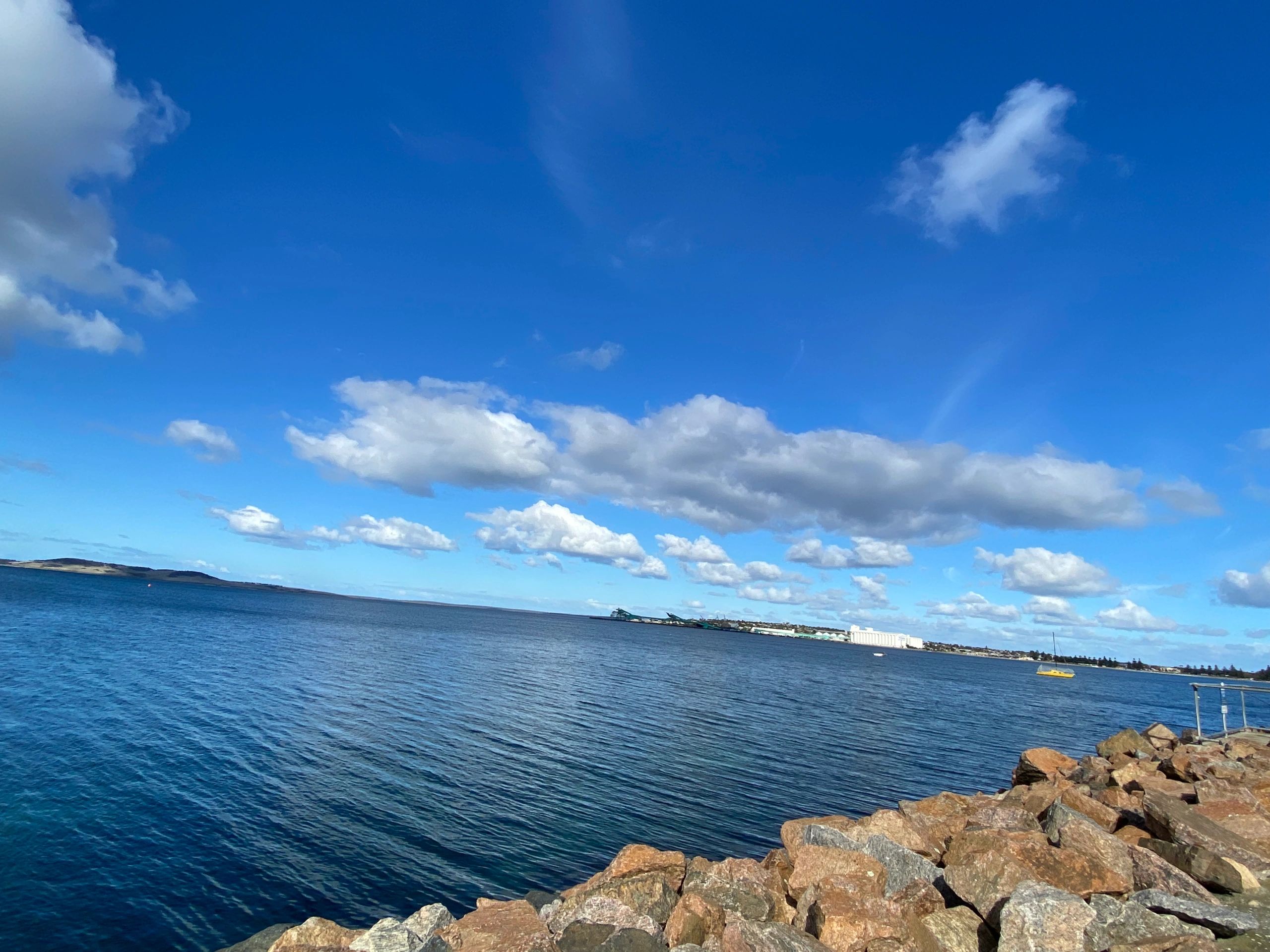 kpi|华女澳洲找工作，遭老板关押：惊险逃脱差点怀孕当妈