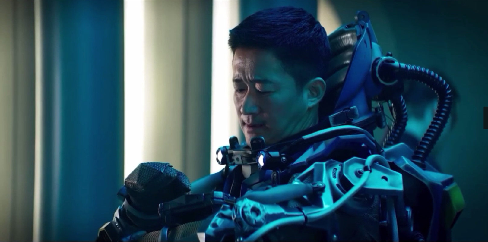 电影|《巨齿鲨2》前瞻解析，巨齿鲨大战触手怪兽，吴京穿机械骨骼耍酷