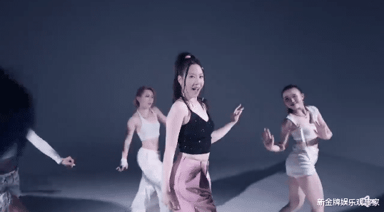 甄子丹19岁女儿出道玩唱跳,任达华女儿当模特,李咏女儿演戏