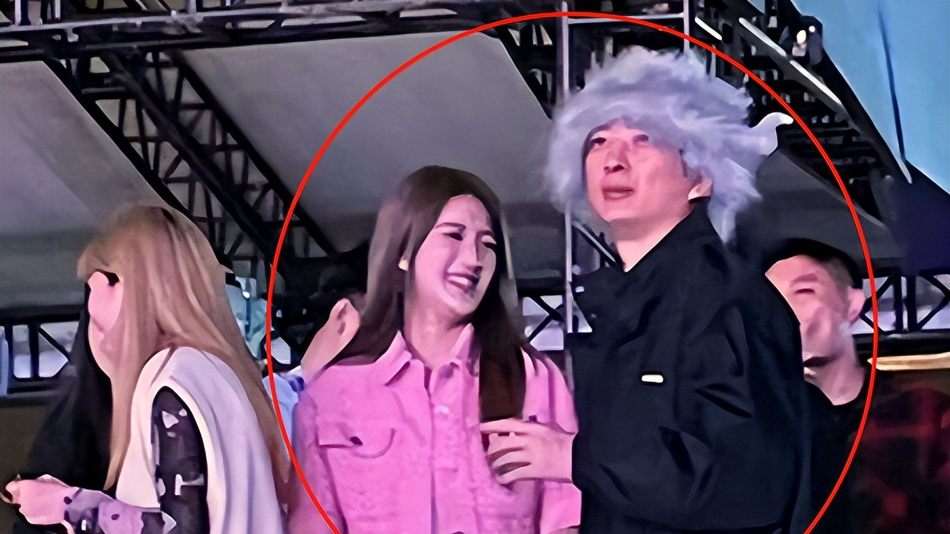 王思聪蹦迪花58W太丢面，索吻被女友婉拒，5美女上演后宫争宠