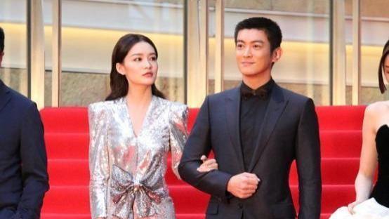 李沁|李沁真会放大身材优势！穿六万裙子，杜江目光只敢平视