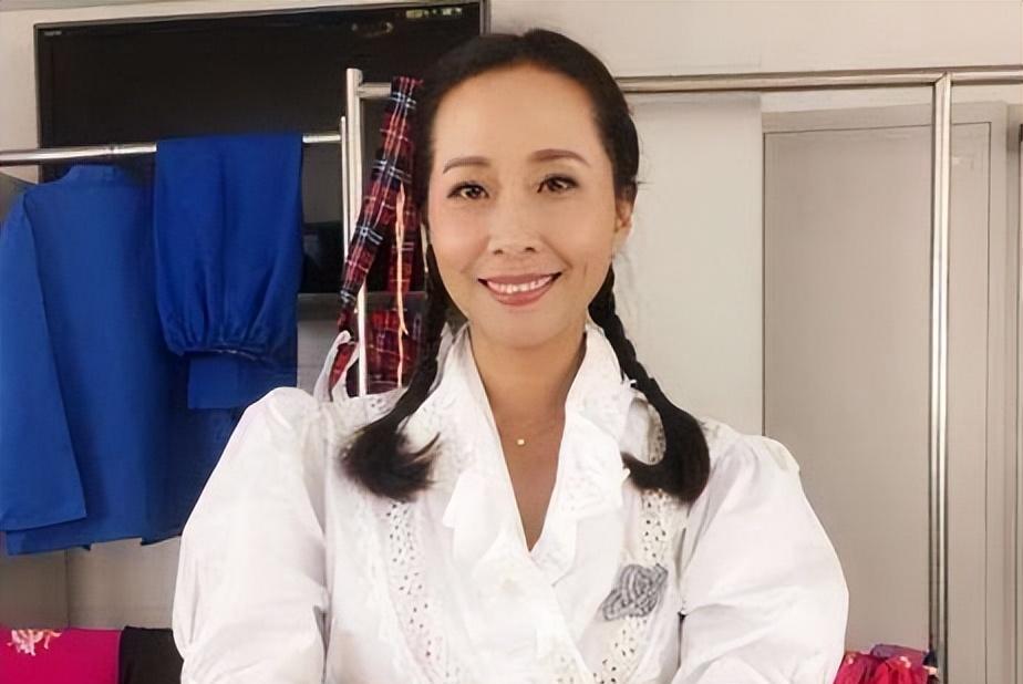 春晚|她曾5上春晚，有一生理缺陷却因此成名，丈夫去世后无奈淡出舞台