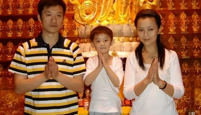 她是开国上将的亲孙女，却两次做小三，如今51岁，只谈恋爱不结婚