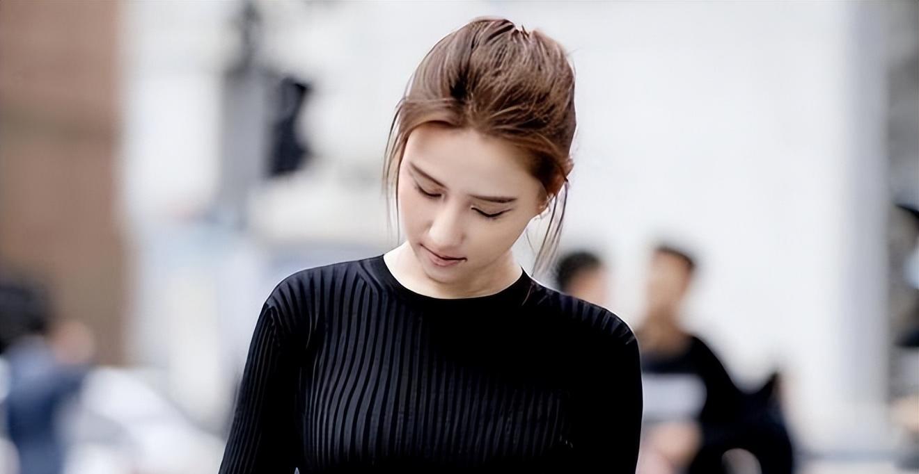 何超莲|何超莲跟何超琼关系有多好?采访中不称她为姐姐