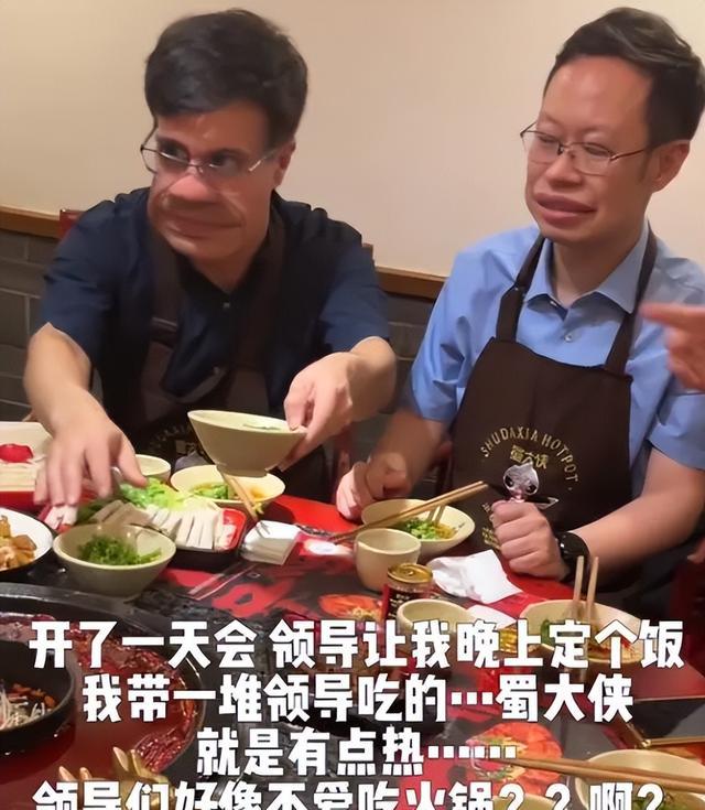 00后女生安排的商务宴请，72岁董事长当场石化，没被开除真是万幸