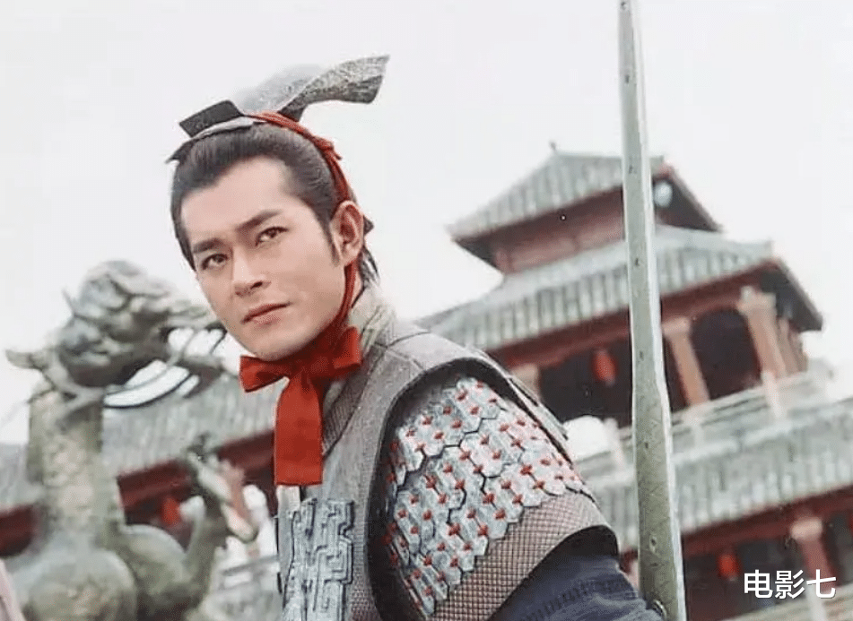 首播收视爆了！看了港剧《新闻女王》，TVB终于打出了一副王炸