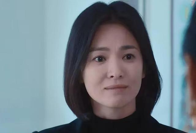 真实镜头下的宋慧乔，颜值状态过于真实，和想象中差距太大！