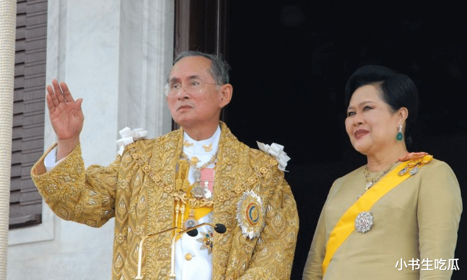 曾经的苏提达被贵妃抢风头，气到皱眉头，如今独占后宫笑容灿烂