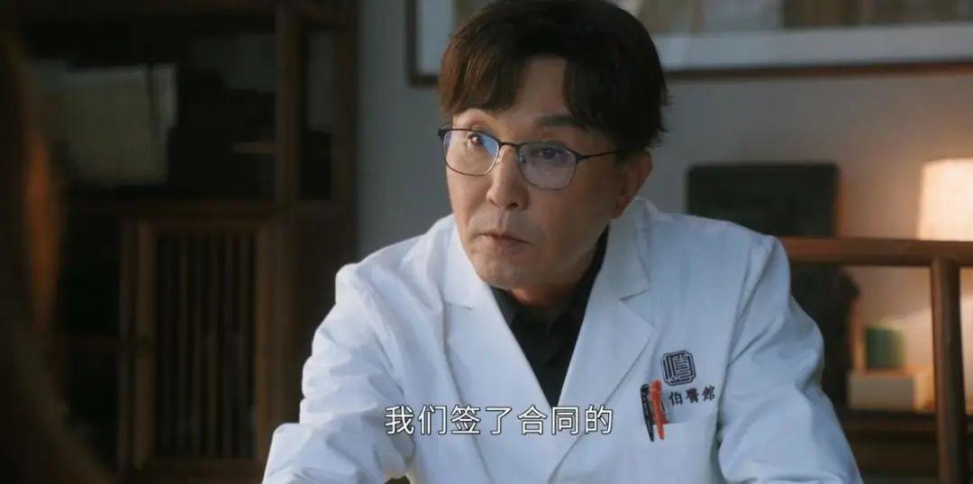 62岁费翔对比60岁吴刚,自然老去和医美老去的差距一目了然