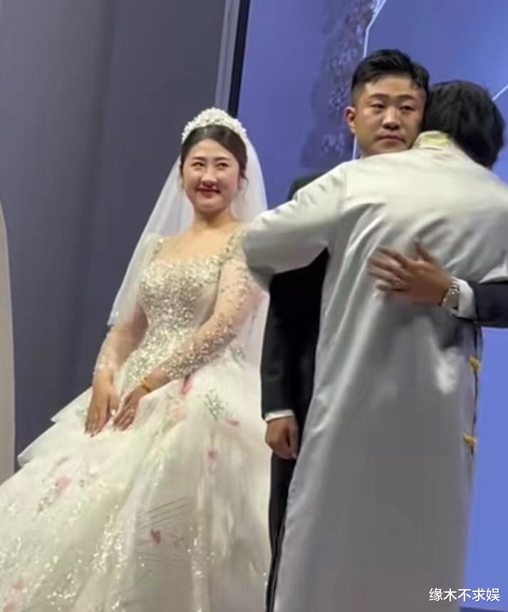 “刘能”儿子大婚,包1元红包被骂寒酸,赵家班稀零到场太现实!