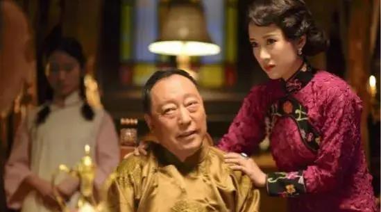 黄金荣:女性的辉煌与挑战