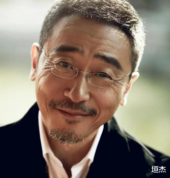 宁理|宁理：曾吃10年软饭，50岁演变态走红，成名背后最感谢3个女人?