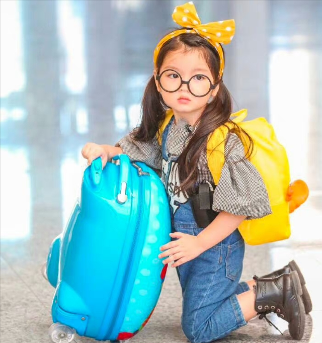 童星阿拉蕾：4岁出道年收入百万，自称要赚钱养弟弟，现状如何？