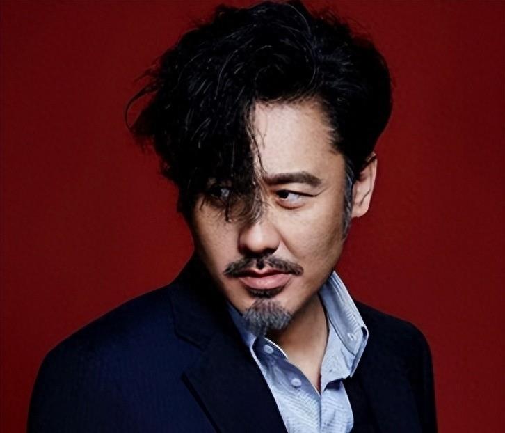 善恶终有报,54岁移居美国的吴秀波,从叔圈顶流变成了发福的大叔!