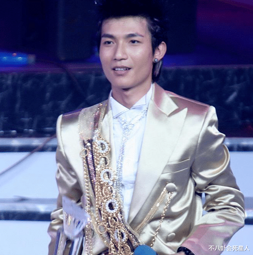 学会“低头”一年后,42岁的陈楚生终于成功翻红了