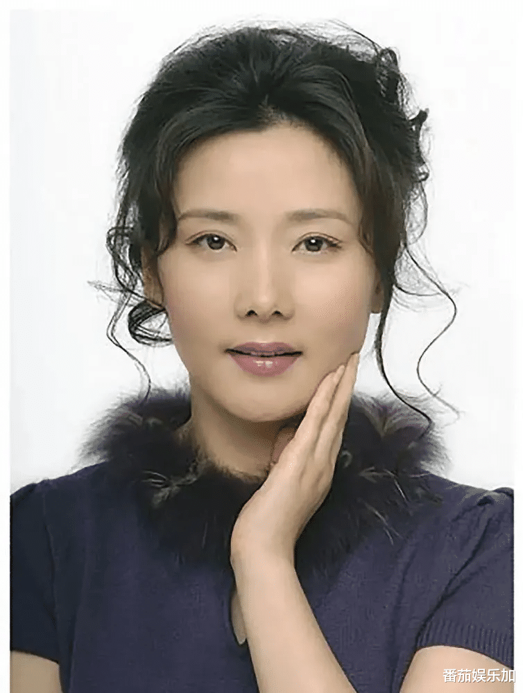 知名艺术家何赛飞夜晚泣不成声:“原谅我的失态”,评论区沦陷